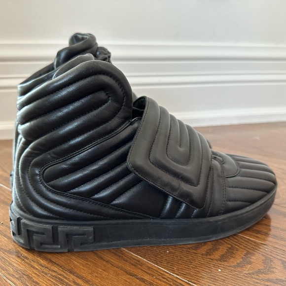 Black leather Versace sneakers - Picture 7 of 14